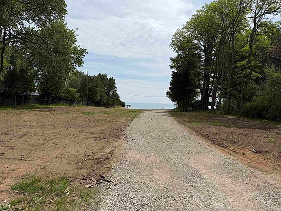 4th image of 8340 Lakeshore Rd
