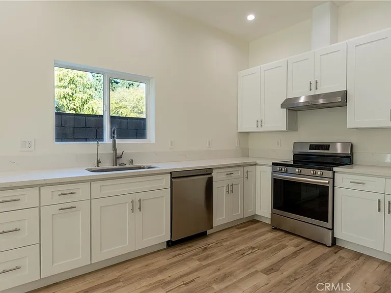 10421 Amigo Ave — Photo 6