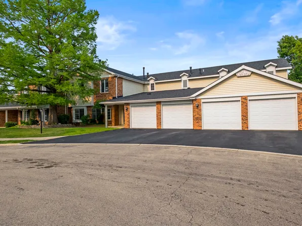 7215 Birchwood Ct #19-B, Willowbrook, IL 60527