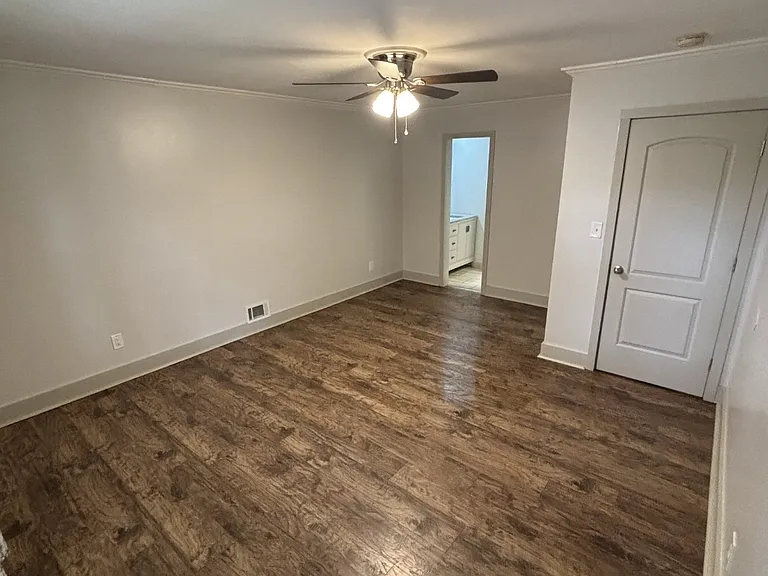 113 Moss Ln — Photo 3