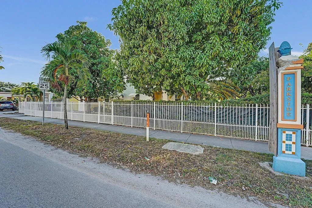 3 bed, 2.0 bath, 1307 sqft, $2,950 — Photo 2