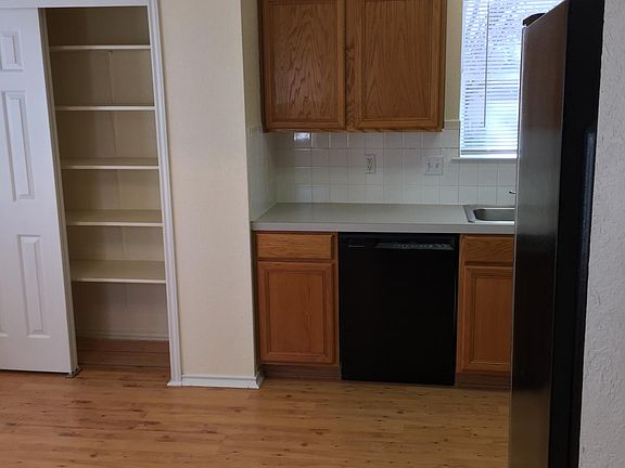 5th image of 4621 Stratford Ct