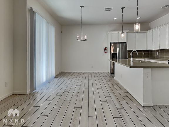 4th image of 901 S Smith Rd Unit 1023