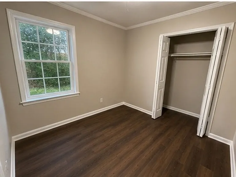 805 E Queen St — Photo 4