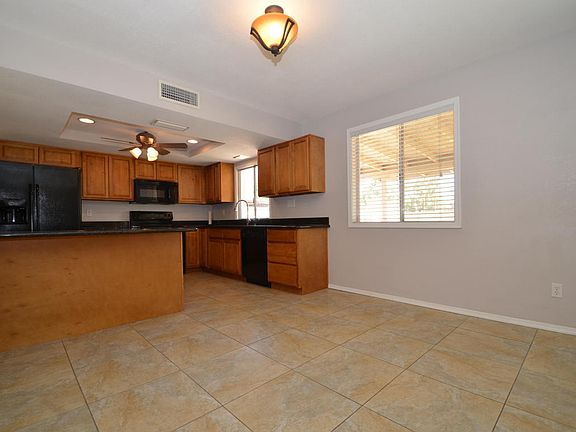 5th image of 2363 W Jacinto Ave