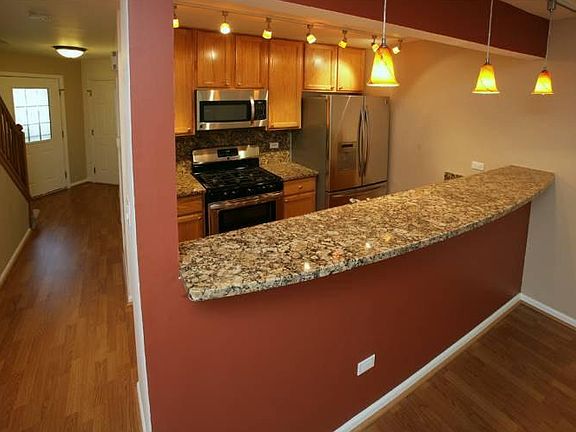 4th image of 1832 Grove Ave