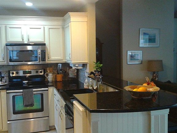 4th image of 325 Village Dr