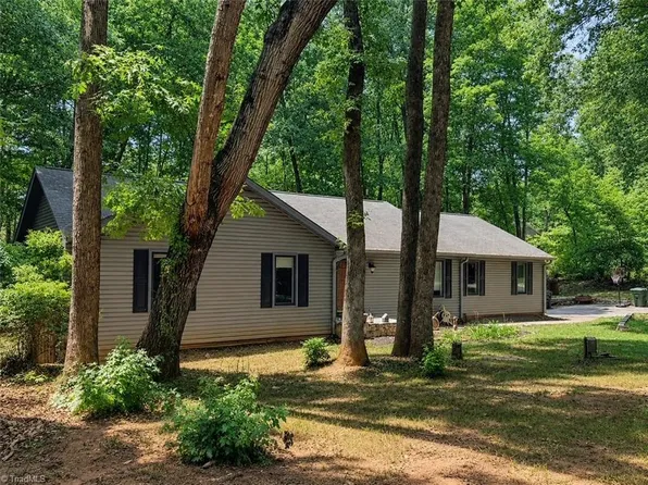 6907 Ridge Haven Rd, Greensboro, NC 27410
