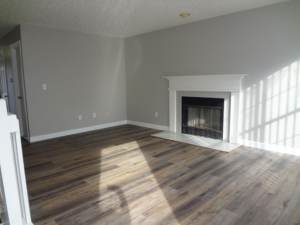 1st image of 956 Charleston Way Dr