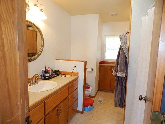 5th image of 605 N Kruger St