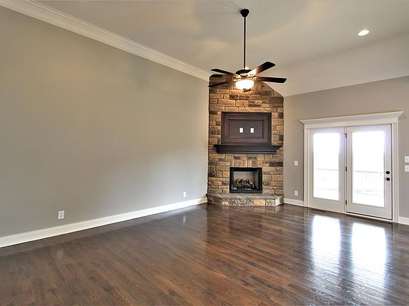2nd image of 502 Montrose Dr #305-lot 305