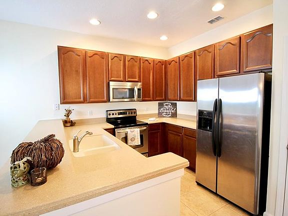 3rd image of 10387 Park Commons Dr