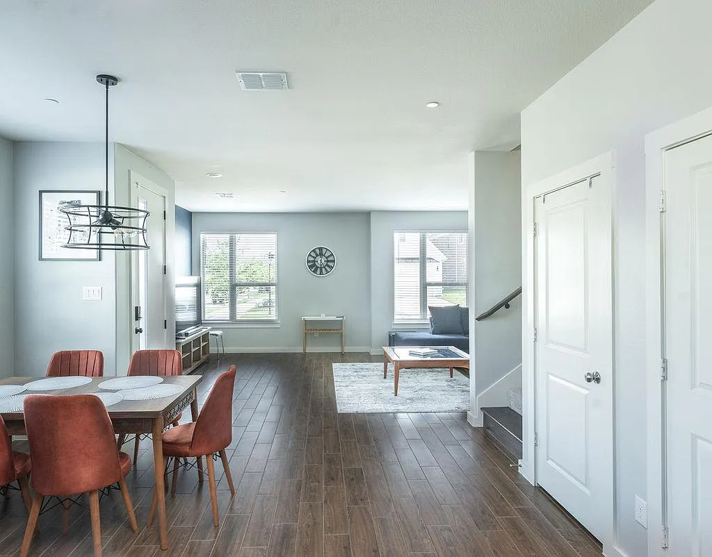 1401 Alberti Ave — Photo 2