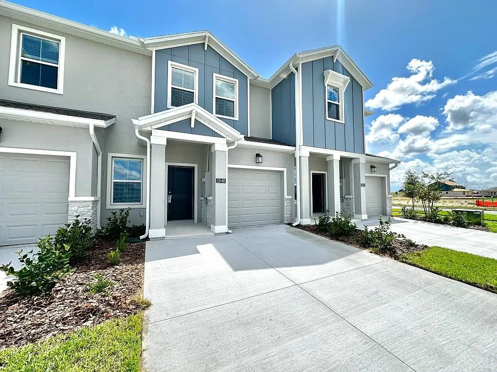 3 bed, 2.5 bath, 1689 sqft, $2,370 — Photo 2