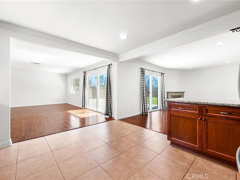 5892 Meadowlark Dr — Photo 11