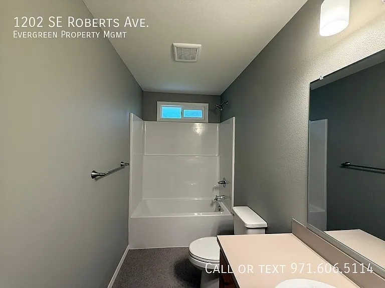 1202 SE Roberts Ave — Photo 12