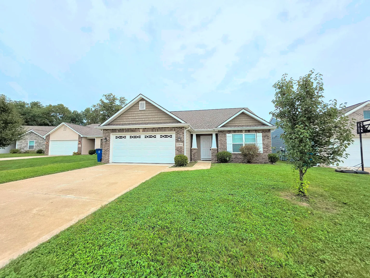 3 bed, 1583 sqft, $1,856 — Photo 1
