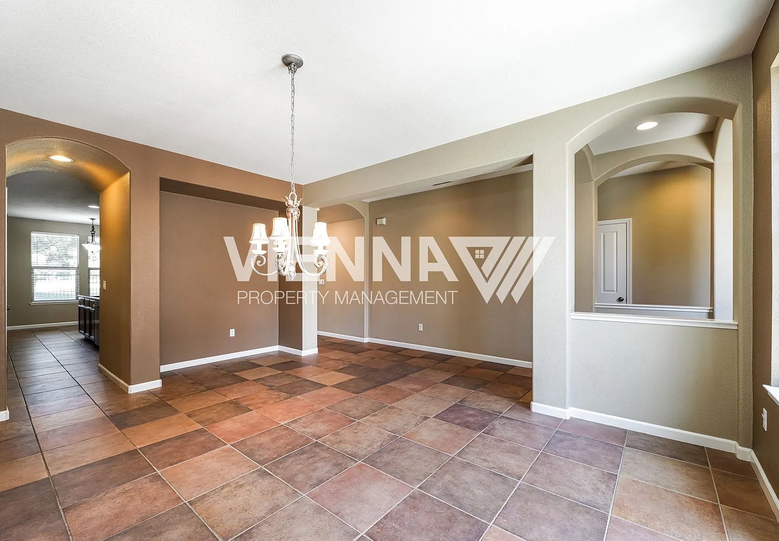 4 bed, 3.0 bath, 2750 sqft, $3,650 — Photo 4