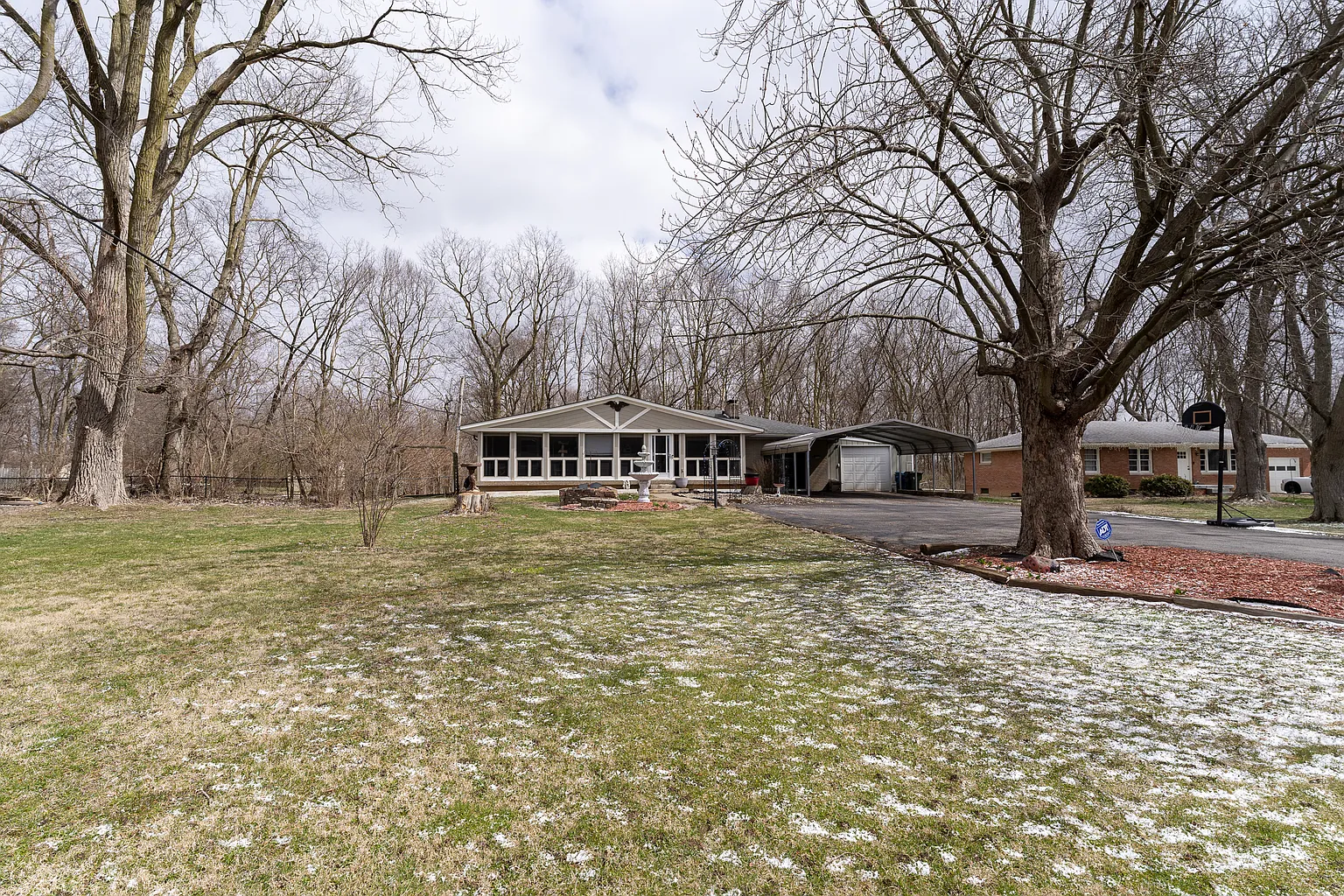 3915 Dunlap Dr photo 1