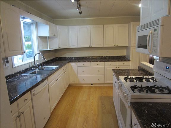 2nd image of 18425 NE 95th St Unit 127