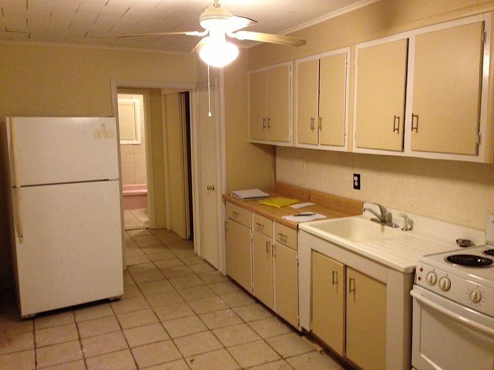 2nd image of 4 Court Ln