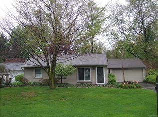 2935 Edna Jane Dr, Auburn Hills, MI 48326