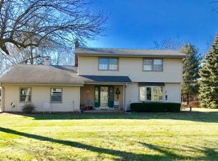 802 Huntley Ct, Waukesha, WI 53188