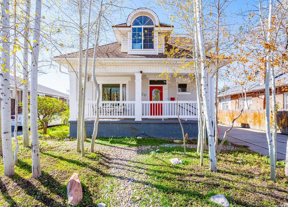 1st image of 1120 E Laird Ave