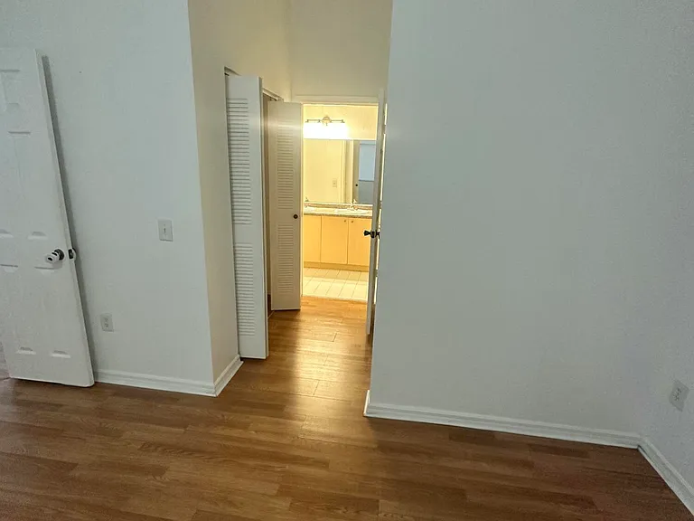 220 Crestwood Cir #106 — Photo 14