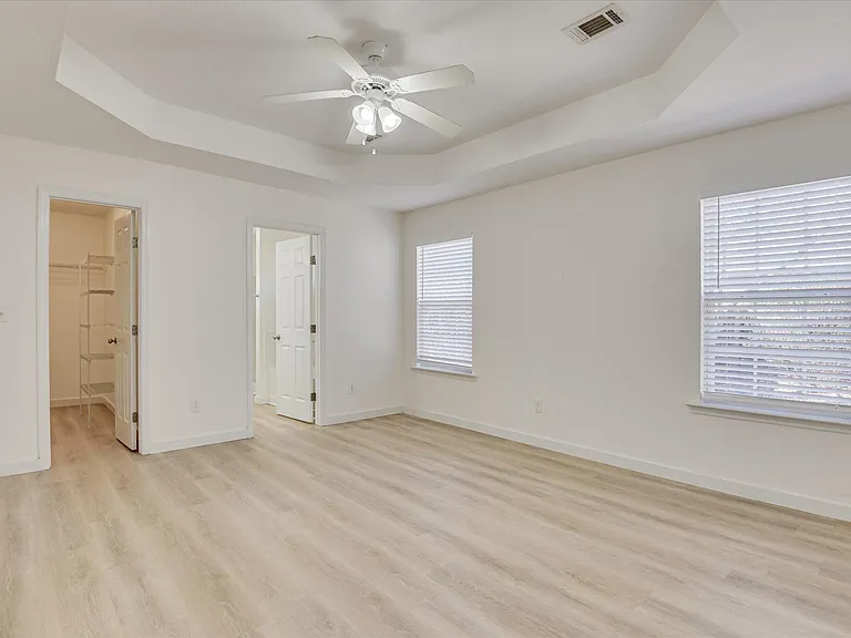 909 Watsonia Dr — Photo 14