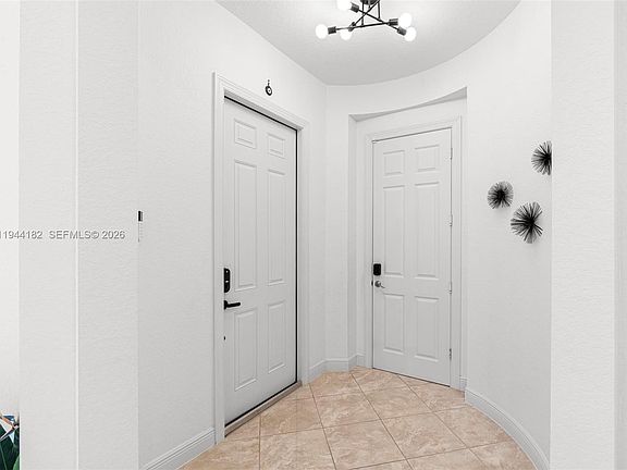 4th image of 10185 Cameilla St