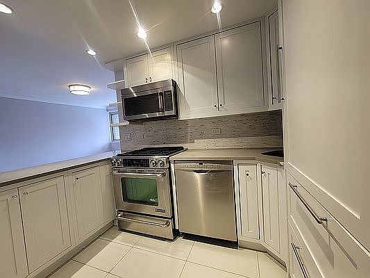3rd image of 70 W 93rd St APT 5b