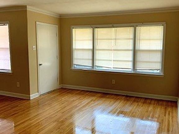 2nd image of 3908 Graceland Dr
