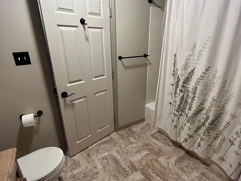 328 E Scribner Ave — Photo 20