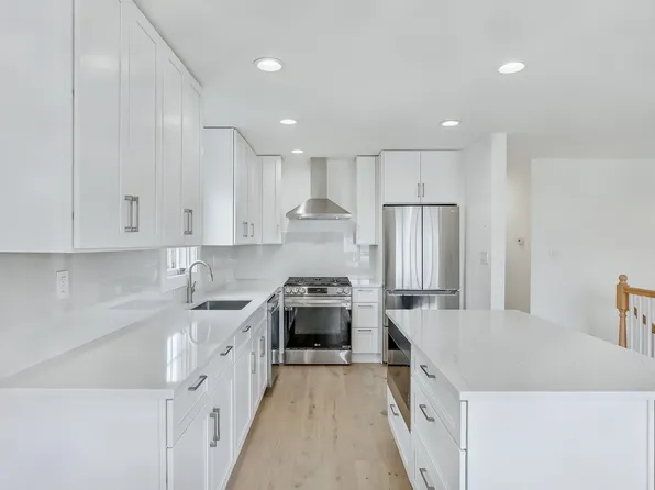 4330 Manhattan Avenue image 20 of 31