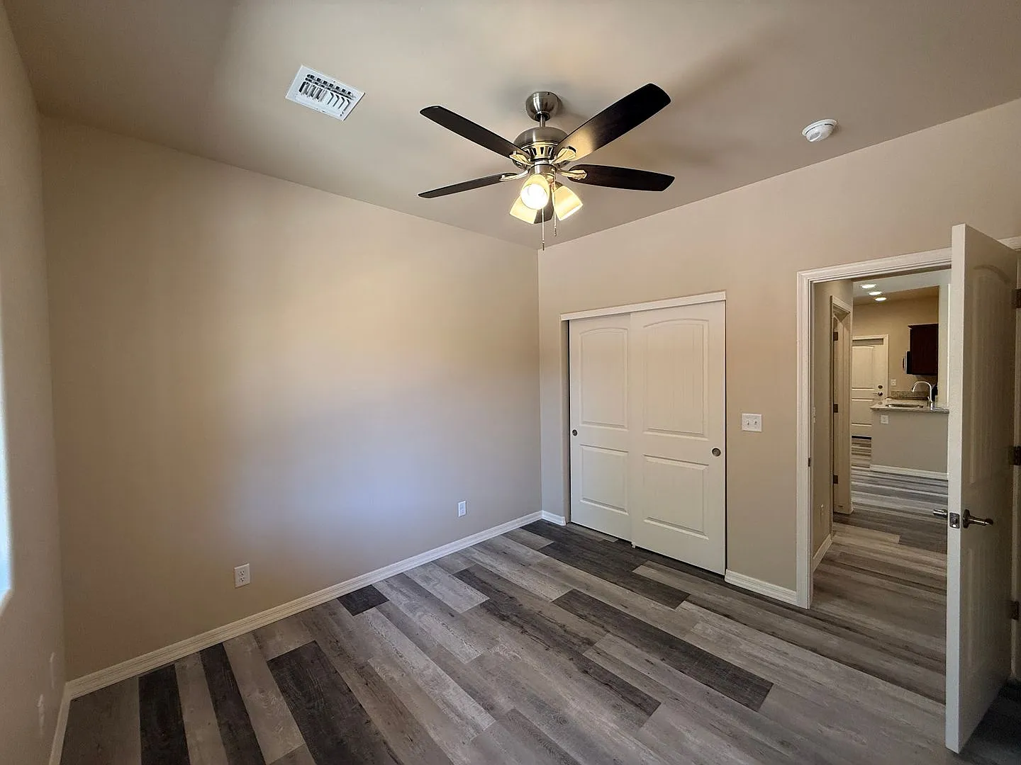 2 Bedroom 2 Bathroom Townhome — Photo 4