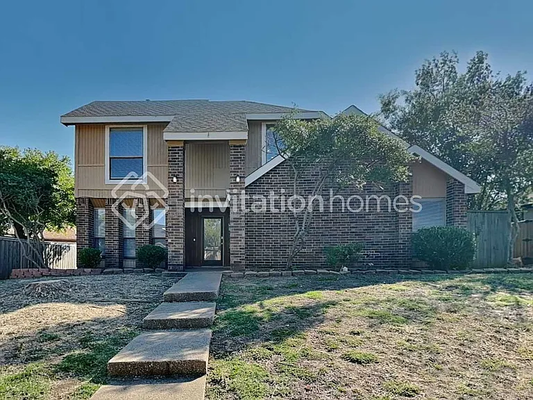 2032 Rochelle Ln — Photo 1