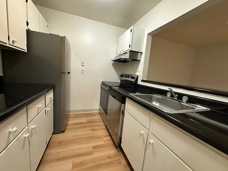University Park Apartments near Cornell University — Photo 300