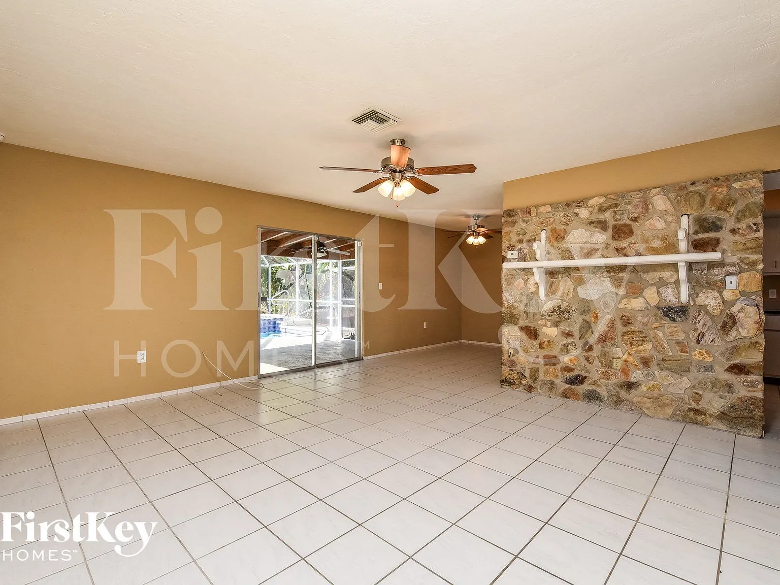 3 bed, 2.0 bath, 1174 sqft, $2,440 — Photo 4