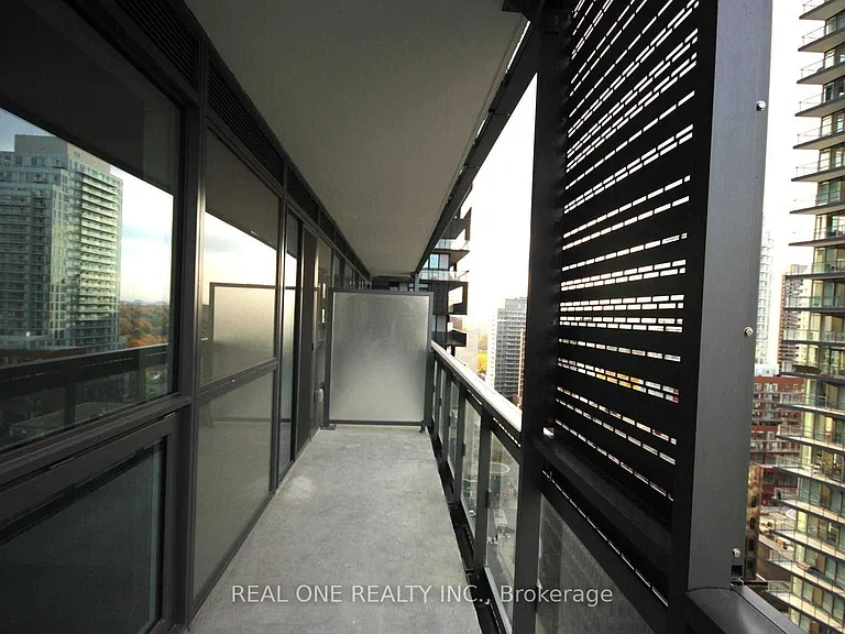 39 Roehampton Ave #1709 — Photo 20