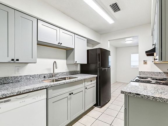 5th image of 913 W Monterey Ct APT B