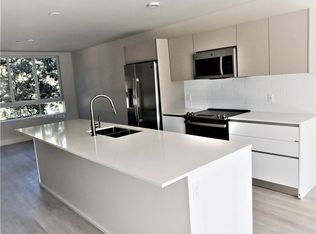 2555 NE 193rd St #2205, Miami, FL 33180