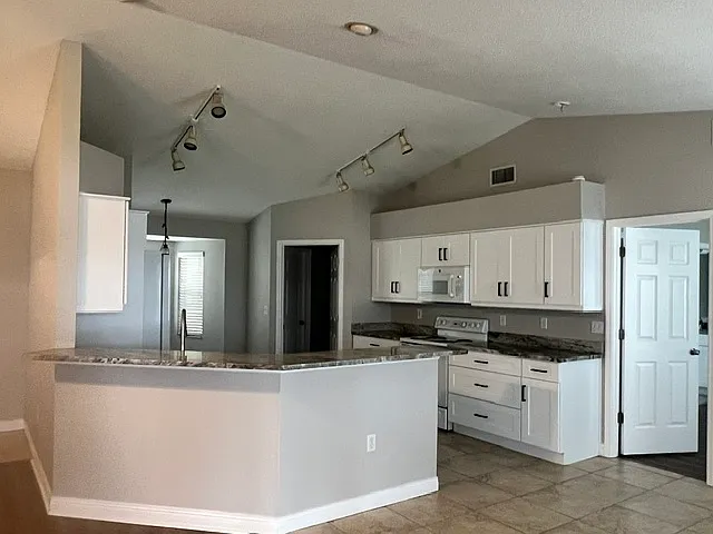 6415 Horizon Point Dr — Photo 11