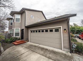 530 Tulipan Way, Talent, OR 97540