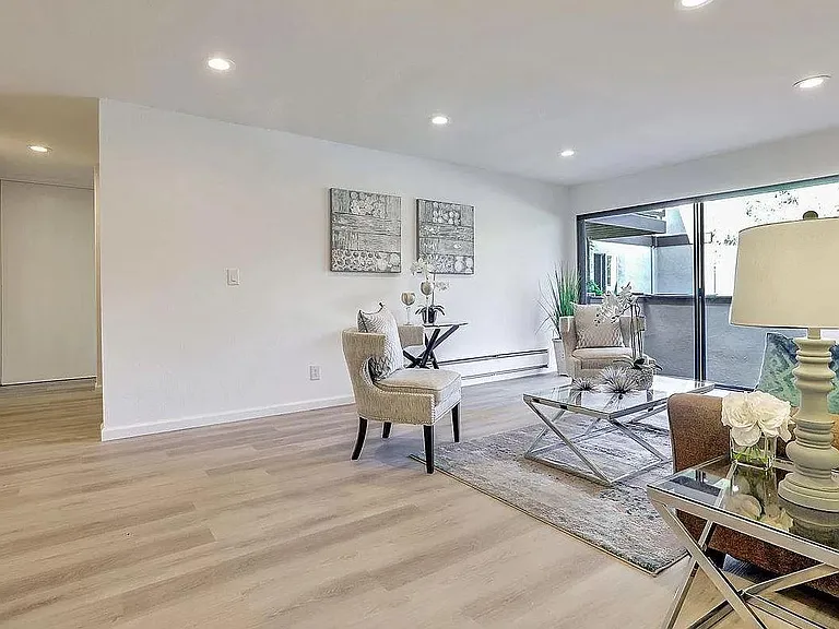 3300 Wolcott Cmn #102 — Photo 2