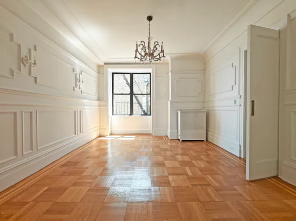 706 Riverside Drive image 4 of 11