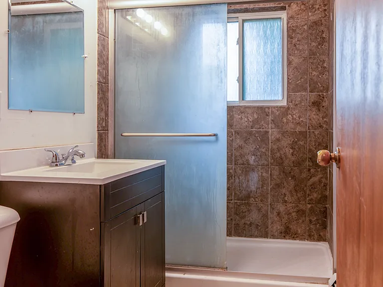 2314 Brentwood Pkwy | Bathroom 2314 Brentwood Pkwy | Bathroom