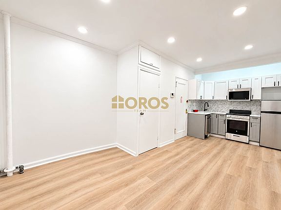 3rd image of 38 Grand St APT 2C