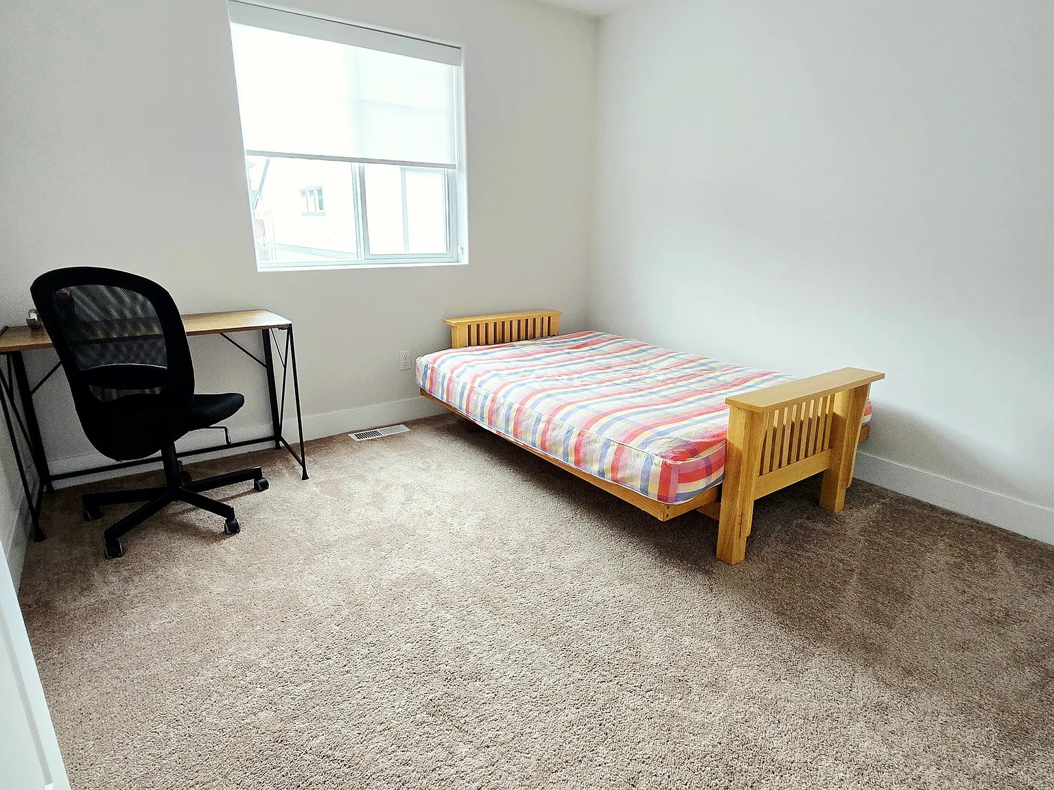 4 bed, 2.5 bath, 1991 sqft, $1,095 — Photo 4