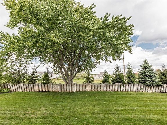 3rd image of 8846 Pin Oak Dr